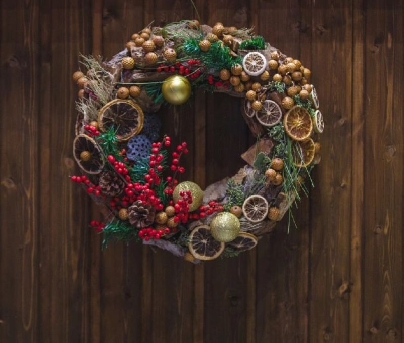 christmas-wreath-with-holly-berr